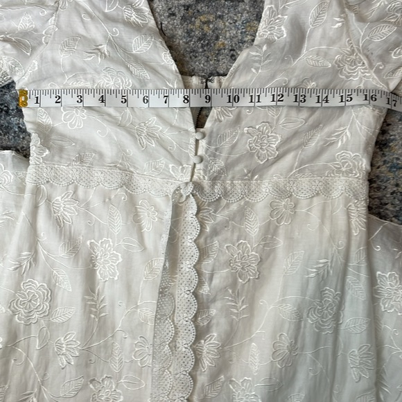 Alice + Olivia Off White Stori White Eyelet Midi Dress Size 6 NWOT - Picture 13 of 14
